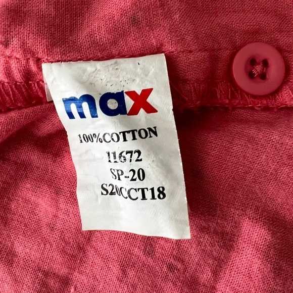 Sweet Button Down Blouse With Elasticized Waist And Stitched Floral Design - Picture 4 of 5